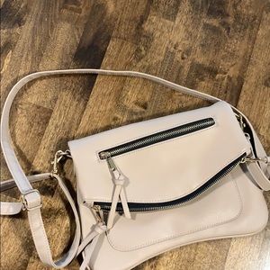Very cute crossbody!